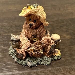Vintage 1995 ~  Boyds Bears & Friends “ Bee Mine Honey” Figure.